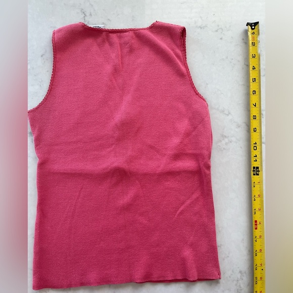 6 Tank Tops - Picture 3 of 15